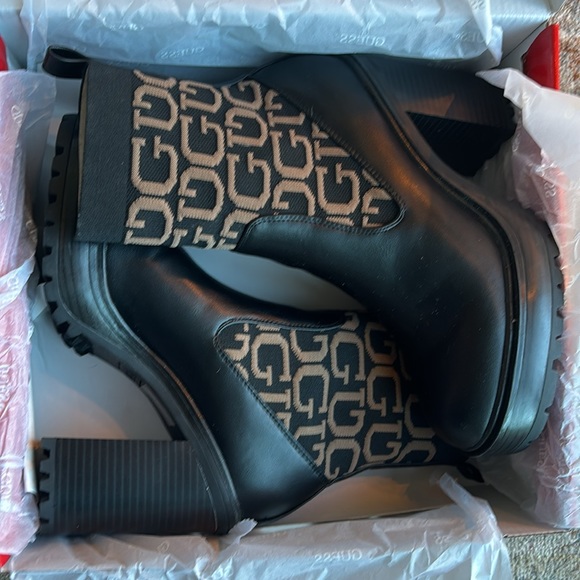 Guess Boots - Picture 7 of 7